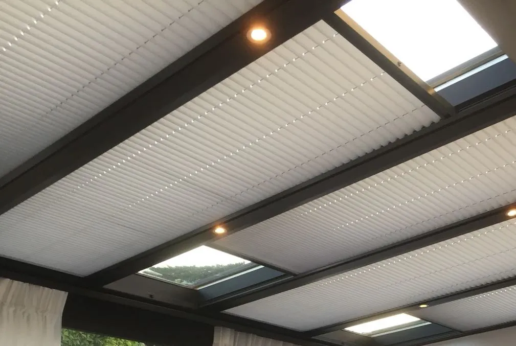 Terrassenplissee als Beschattung einer Überdachung